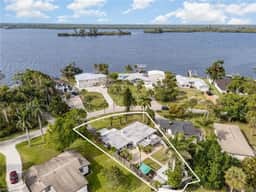 Beautiful 2bd Home with River Views & Amazing Sunsets