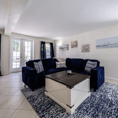 Beautiful 2bd Home with River Views & Amazing Sunsets