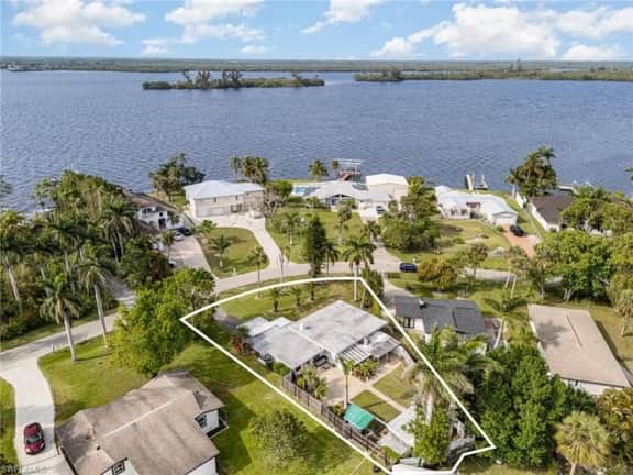 Beautiful 2bd Home with River Views & Amazing Sunsets