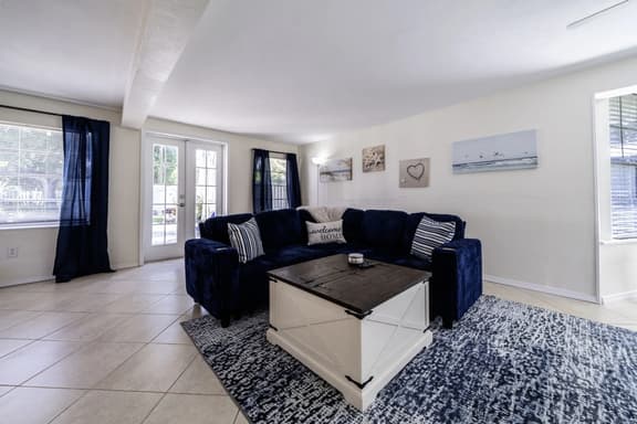 Beautiful 2bd Home with River Views & Amazing Sunsets